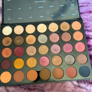 Morphe eyeshadow palette